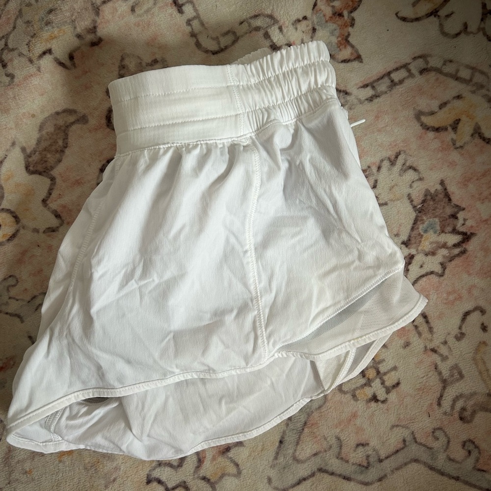 Never Worn lululemon athletica White Hotty Hot Shorts - Size 6